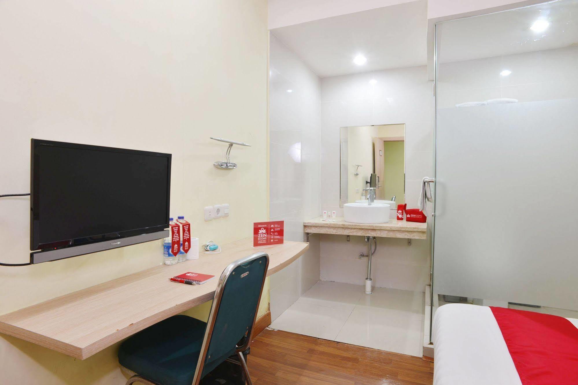 Zen Rooms Rujia Pecenongan جاكرتا المظهر الخارجي الصورة